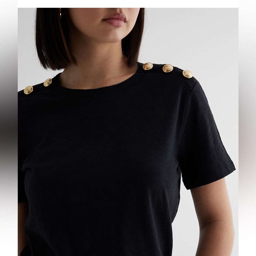 🆕 T shirt w/ gold buttons